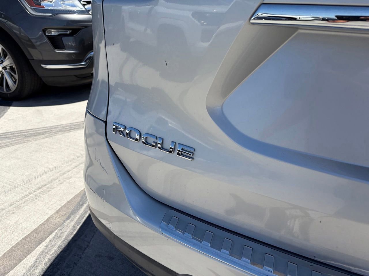 Used 2015 Nissan Rogue SV w/ SV Family Package AWD/4WD image 7