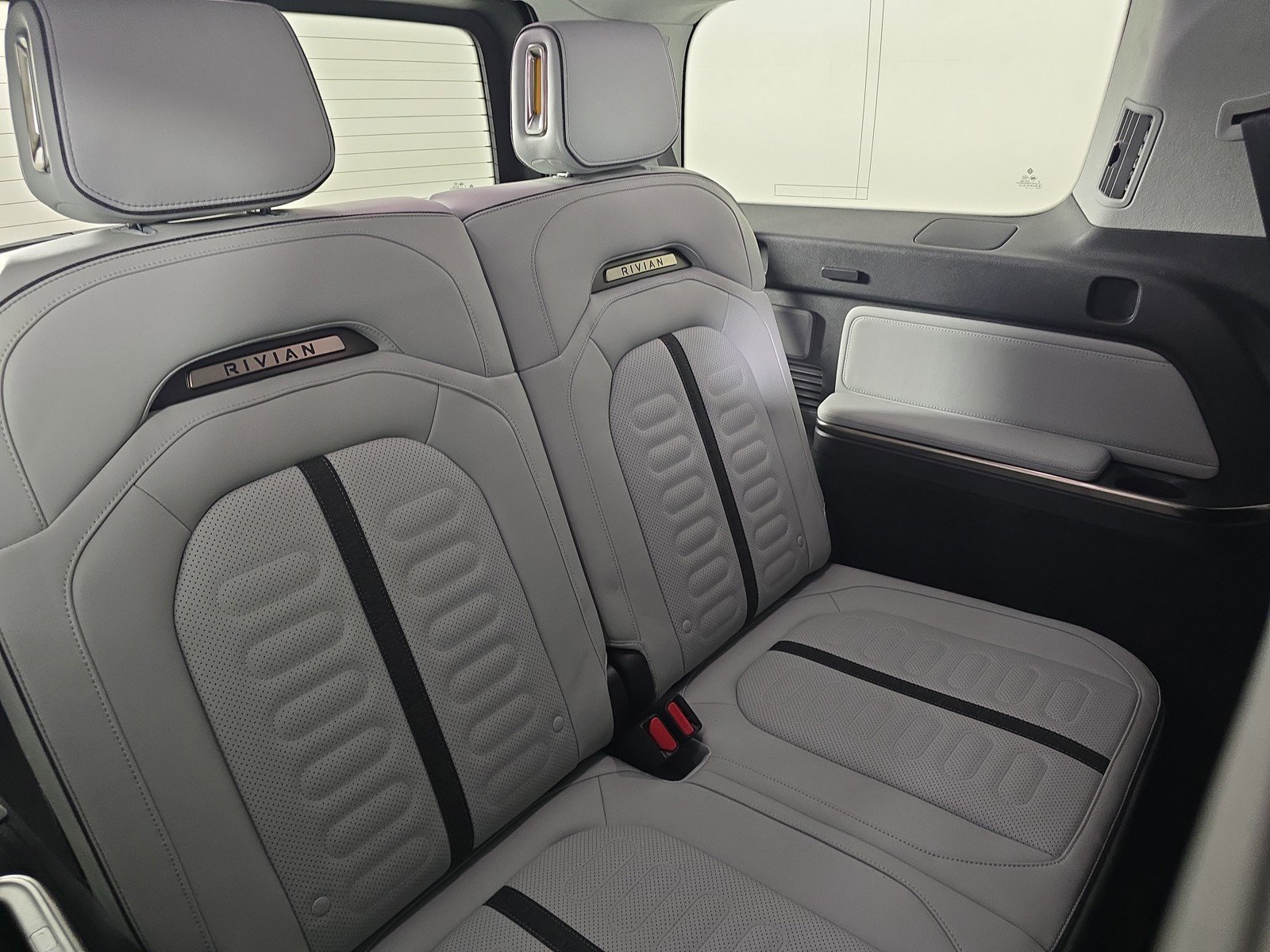 Used 2024 Rivian R1S Adventure AWD/4WD image 25