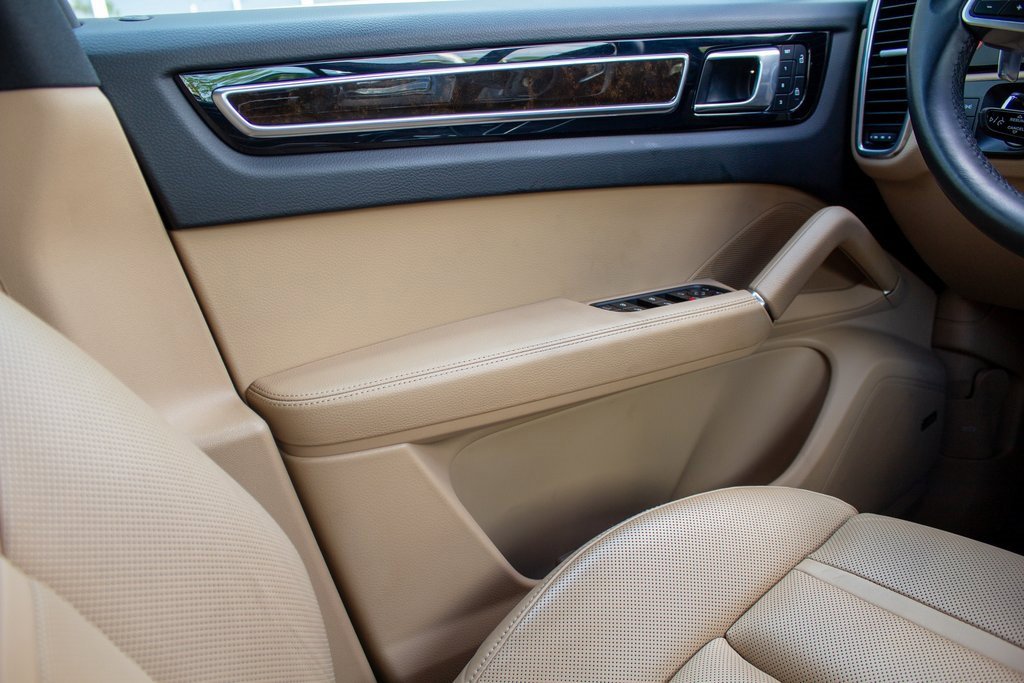 Used 2022 Porsche Cayenne S Platinum image 19