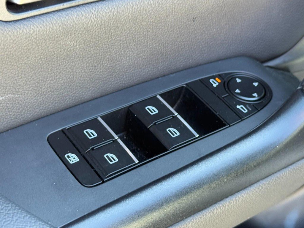 Used 2025 MAZDA CX-50 AWD 2.5 S w/ Premium Package image 21