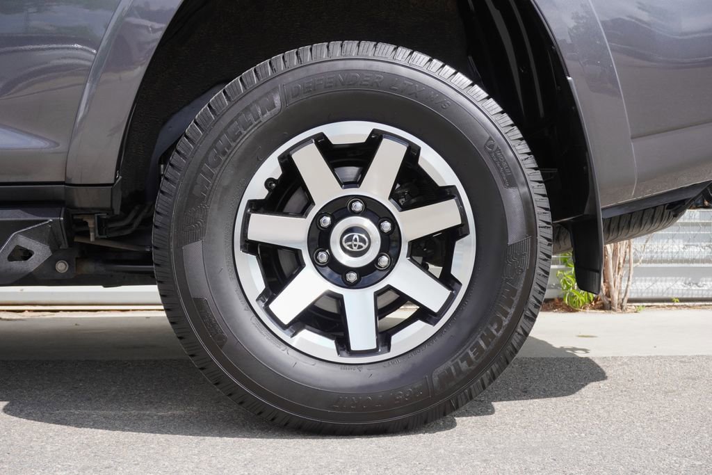 Used 2020 Toyota 4Runner TRD Off-Road Premium w/ Moonroof Package AWD/4WD image 33