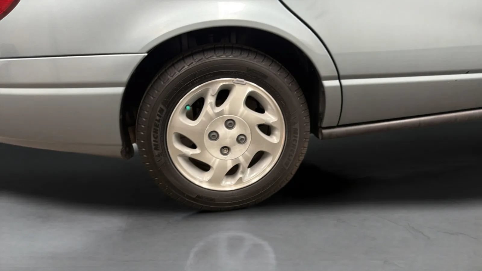 Used 2002 Saturn S-Series SL2 w/ SL2 Option Pkg 2 FWD image 25