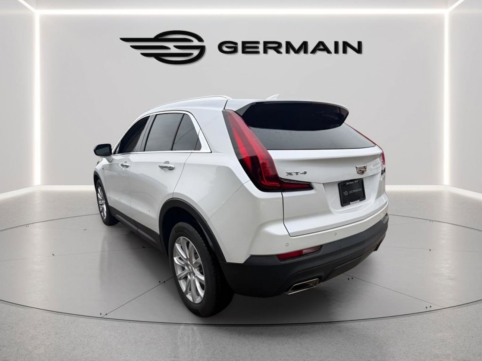 Used 2023 Cadillac XT4 Luxury w/ Driver Awareness Package FWD image 5