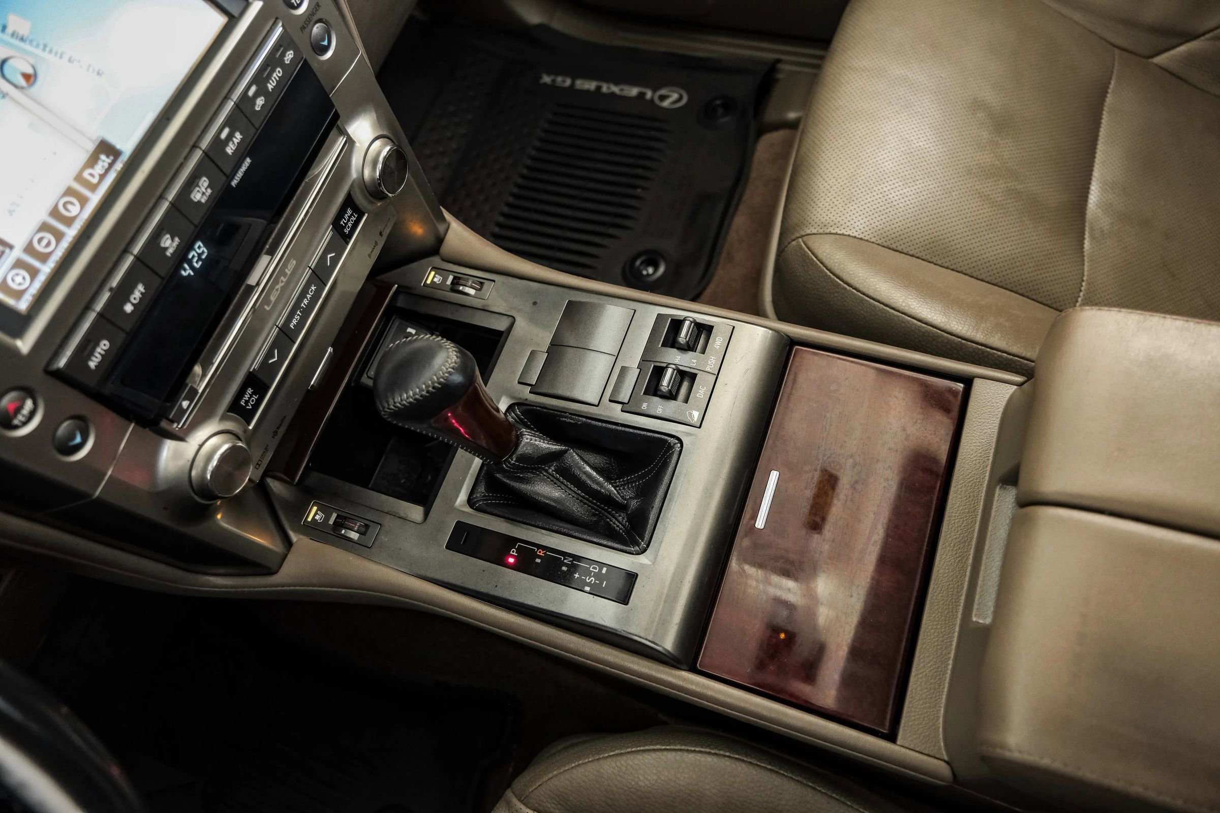 Used 2017 Lexus GX 460 image 24