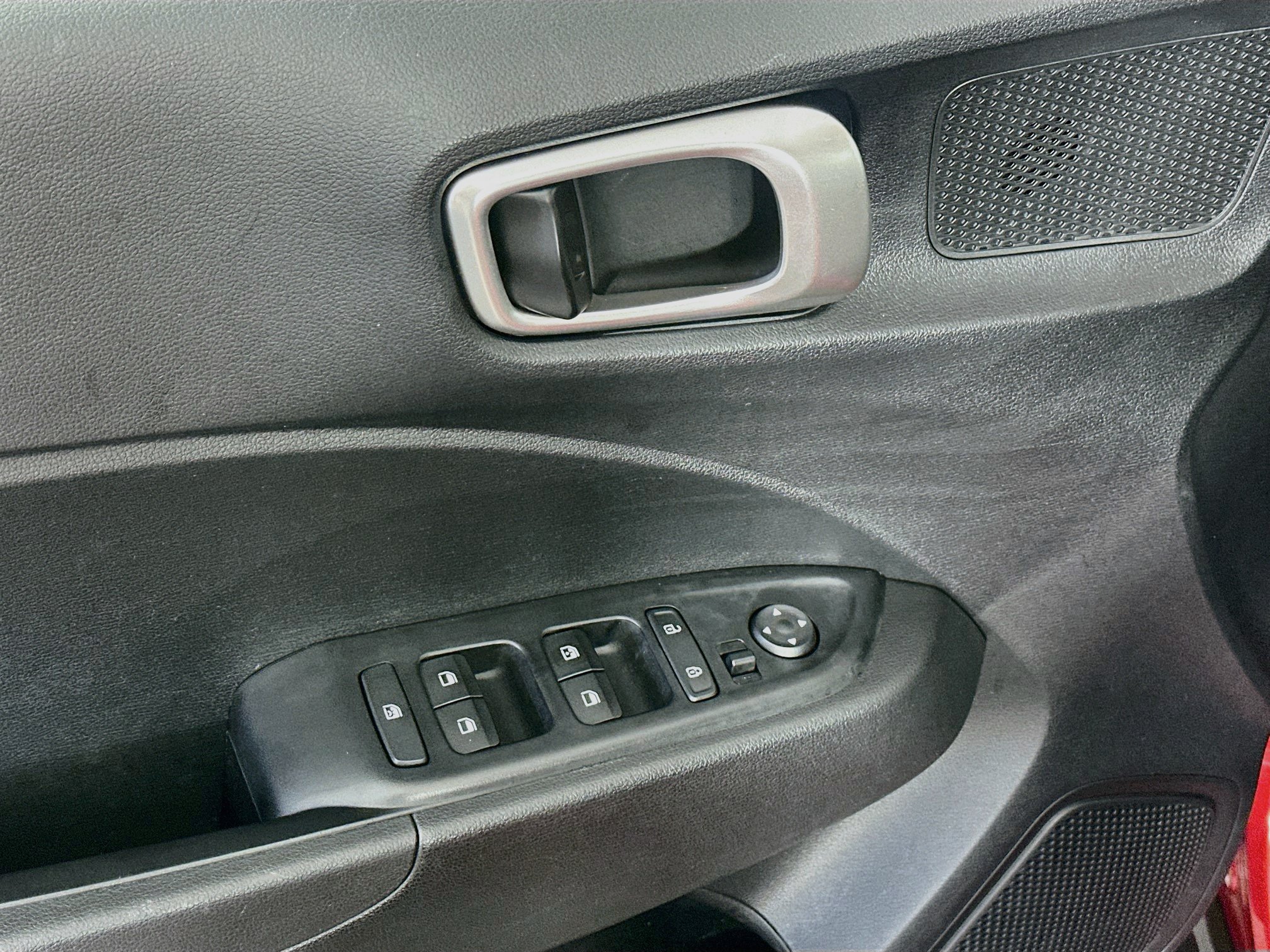 Used 2025 Hyundai Venue SEL FWD image 15
