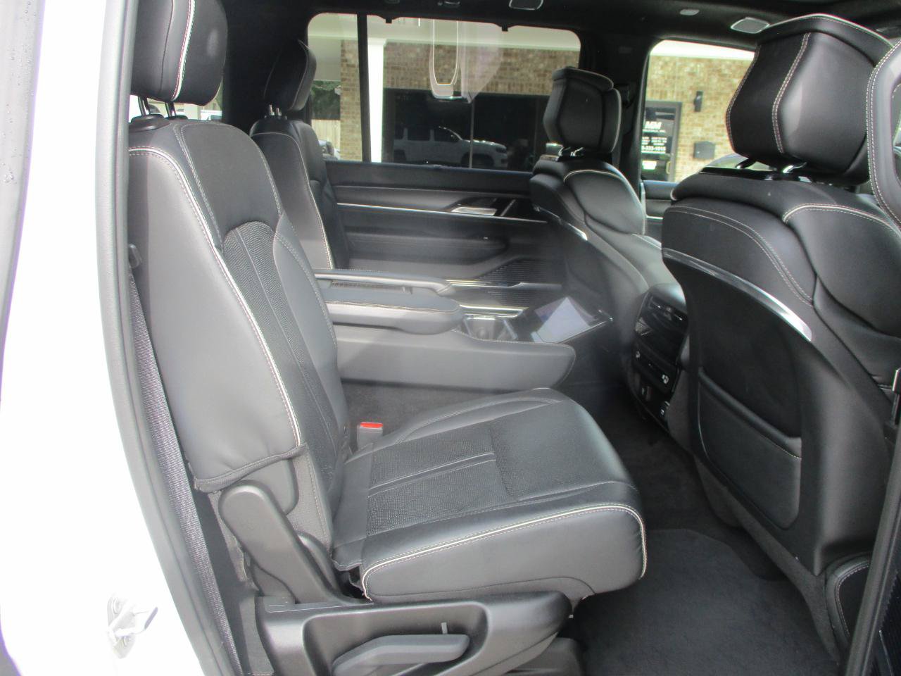 Used 2024 Jeep Grand Wagoneer Series II Obsidian w/ Quick Order Packagew 28T AWD/4WD image 17