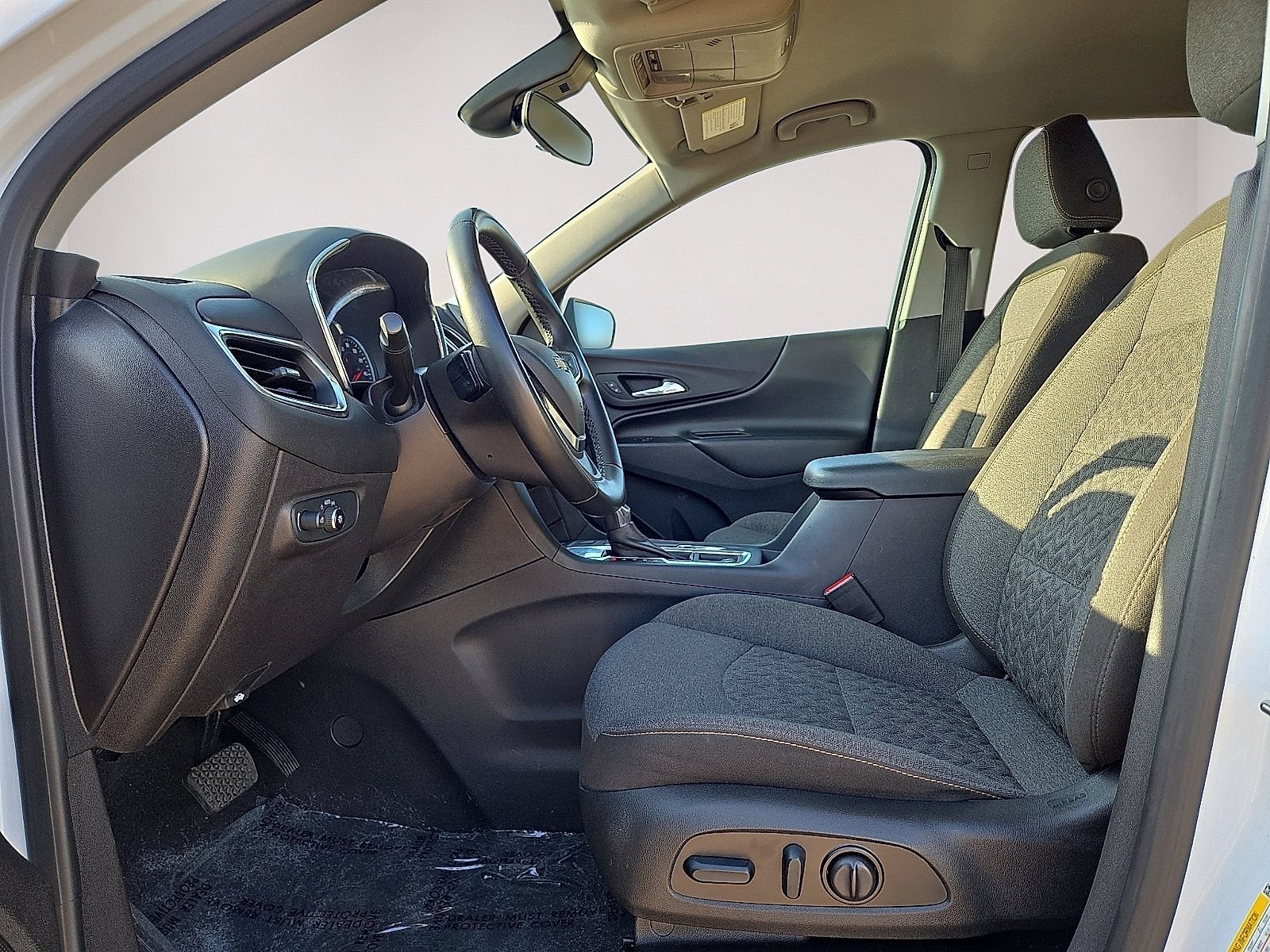 Used 2024 Chevrolet Equinox LT FWD image 23