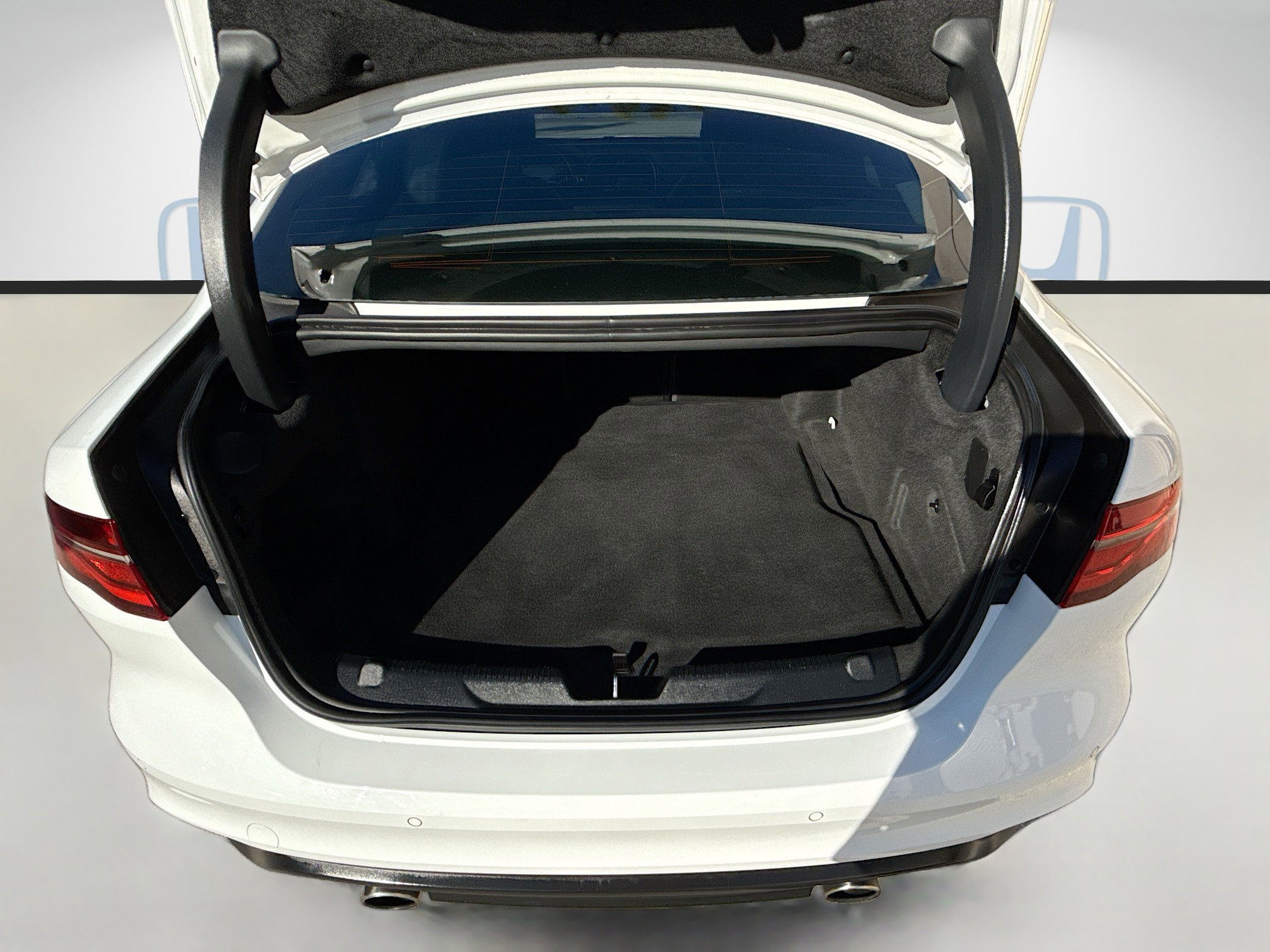 Used 2020 Jaguar XE S image 28