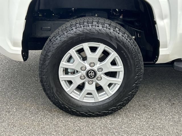 Used 2025 Toyota Tacoma SR5 w/ SR5 Upgrade Package AWD/4WD image 12