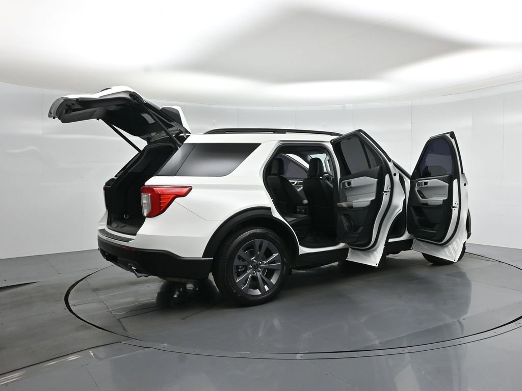 Used 2023 Ford Explorer XLT w/ Equipment Group 202A RWD image 5