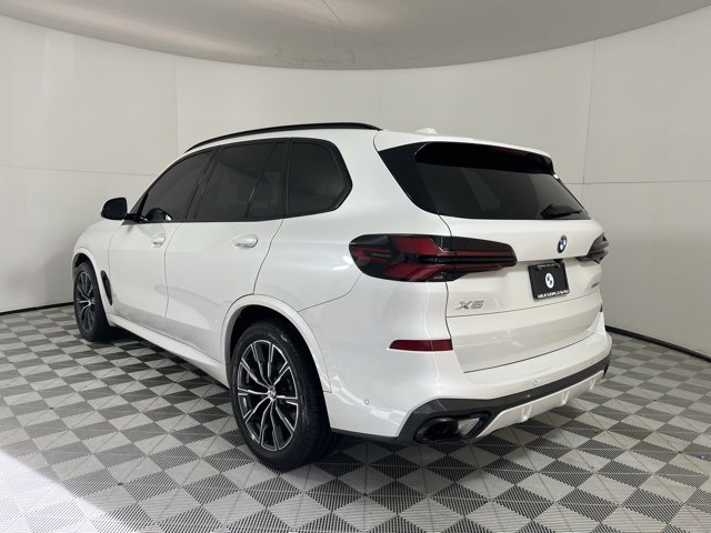 Used 2024 BMW X5 xDrive40i w/ M Sport Package image 5