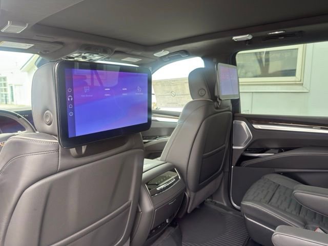New 2026 Cadillac Escalade ESV Platinum Sport w/ LPO, ONYX Package image 29