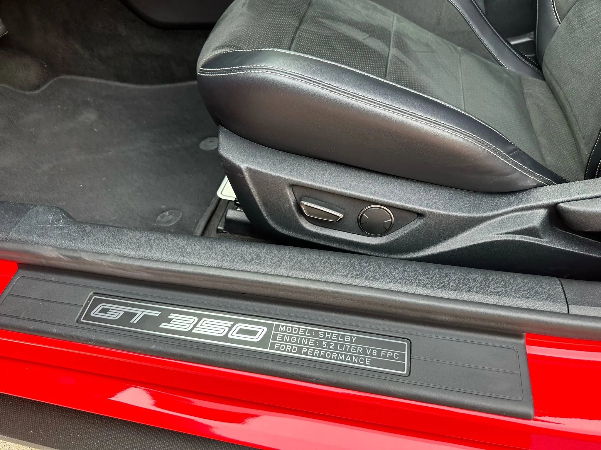 Used 2016 Ford Mustang Shelby GT350 w/ Technology Package image 18