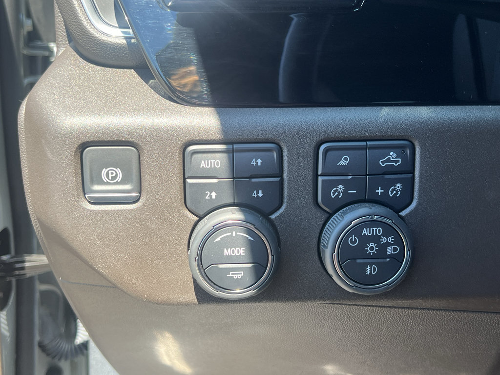 Used 2025 Chevrolet Silverado 1500 LT Trail Boss w/ LT Trail Boss Premium Package AWD/4WD image 14