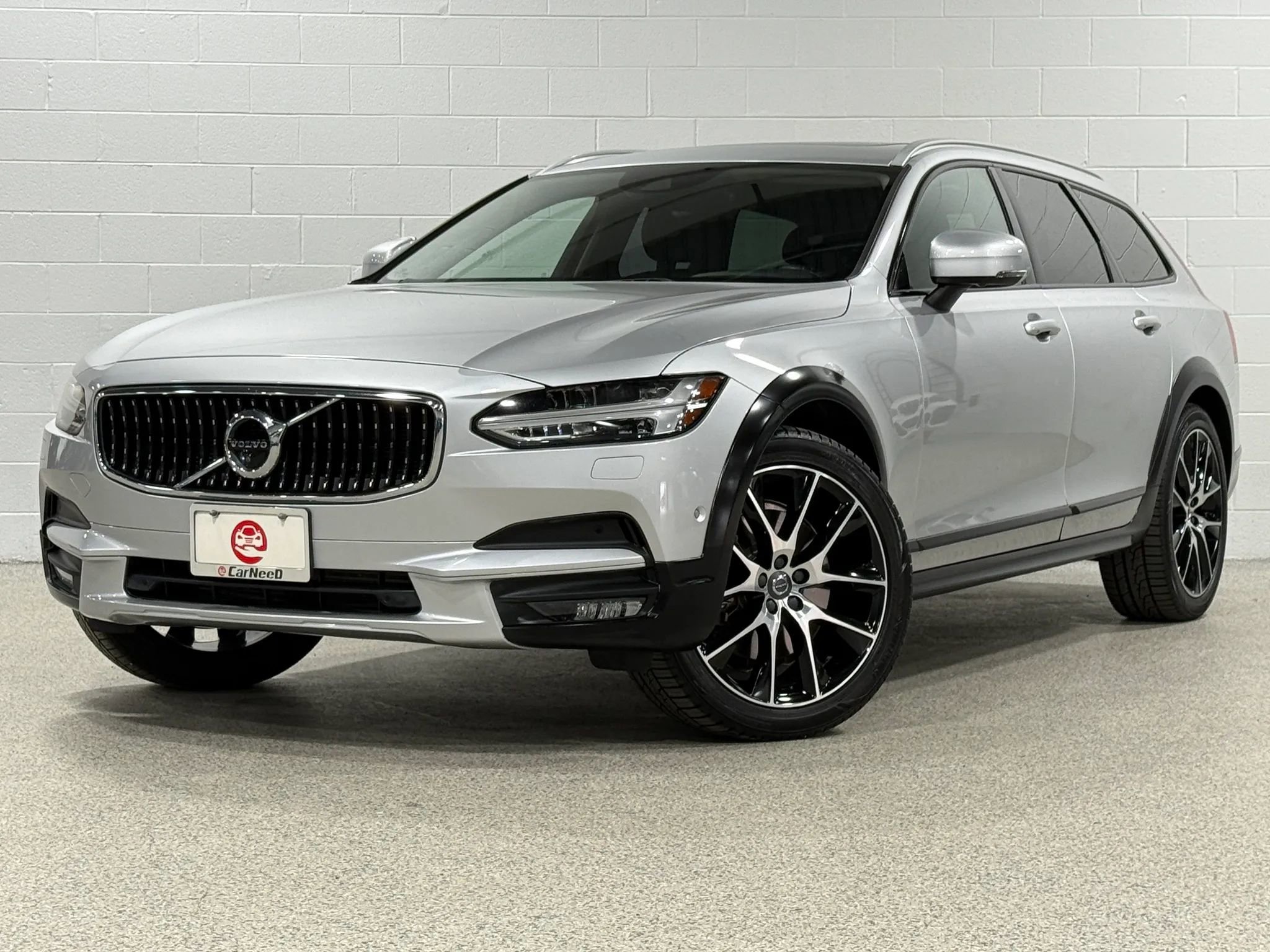 Used 2018 Volvo V90 T6 Cross Country w/ Convenience Package AWD/4WD image 2