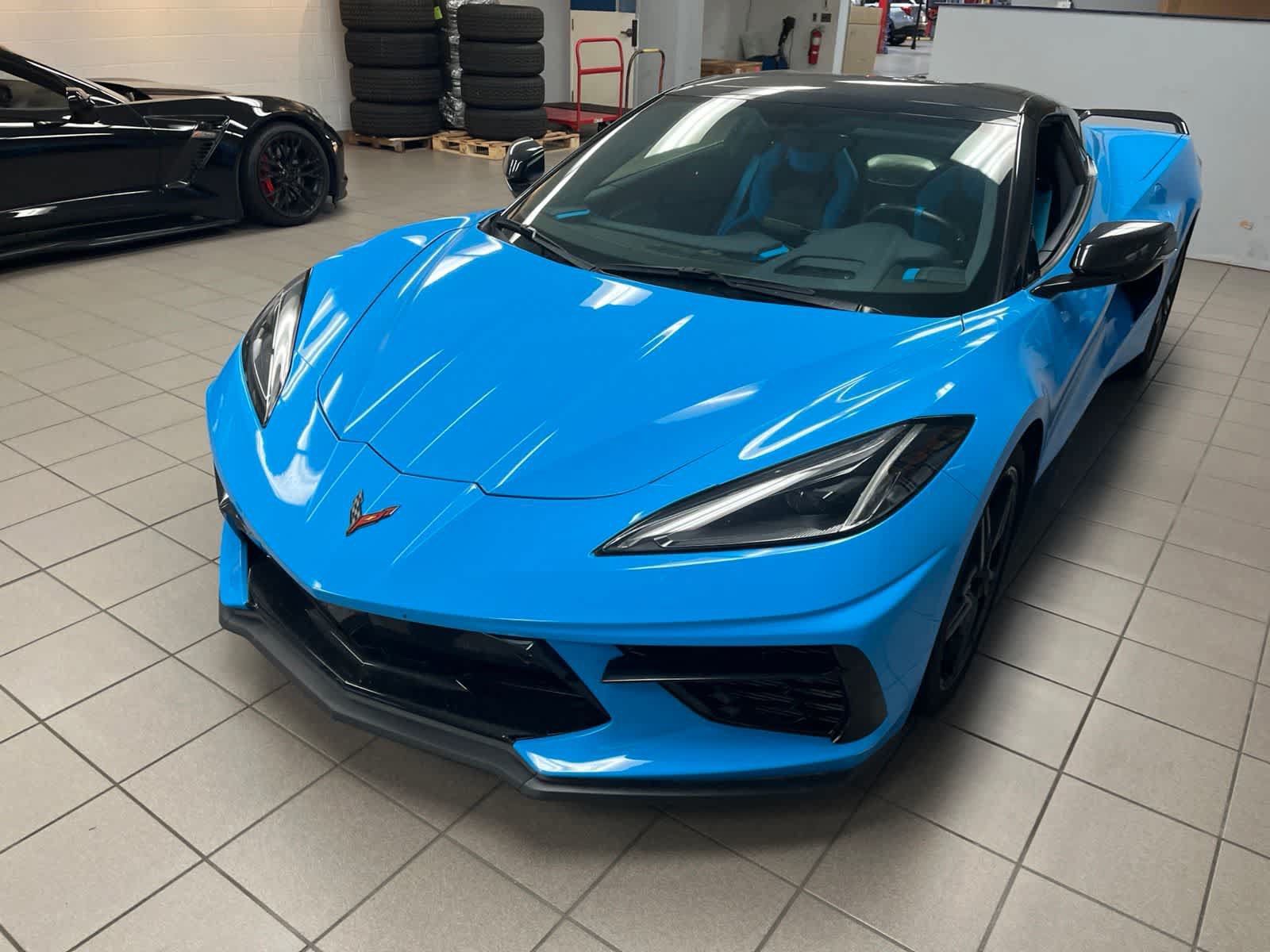 Used 2021 Chevrolet Corvette Stingray Premium Conv w/ Z51 Performance Package RWD image 3