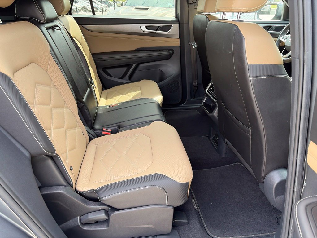 Used 2024 Volkswagen Atlas Cross Sport SE FWD image 19