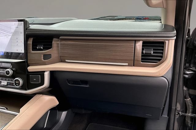 Used 2022 Ford Expedition Limited AWD/4WD image 21