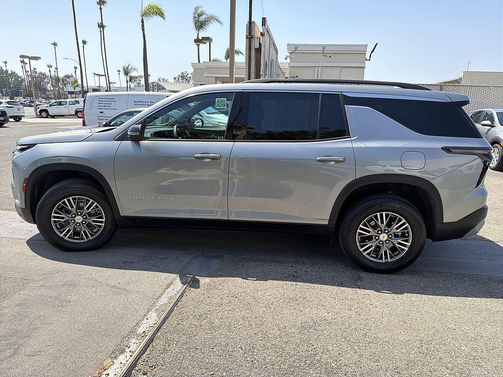 Used 2025 Chevrolet Traverse LT AWD/4WD image 7