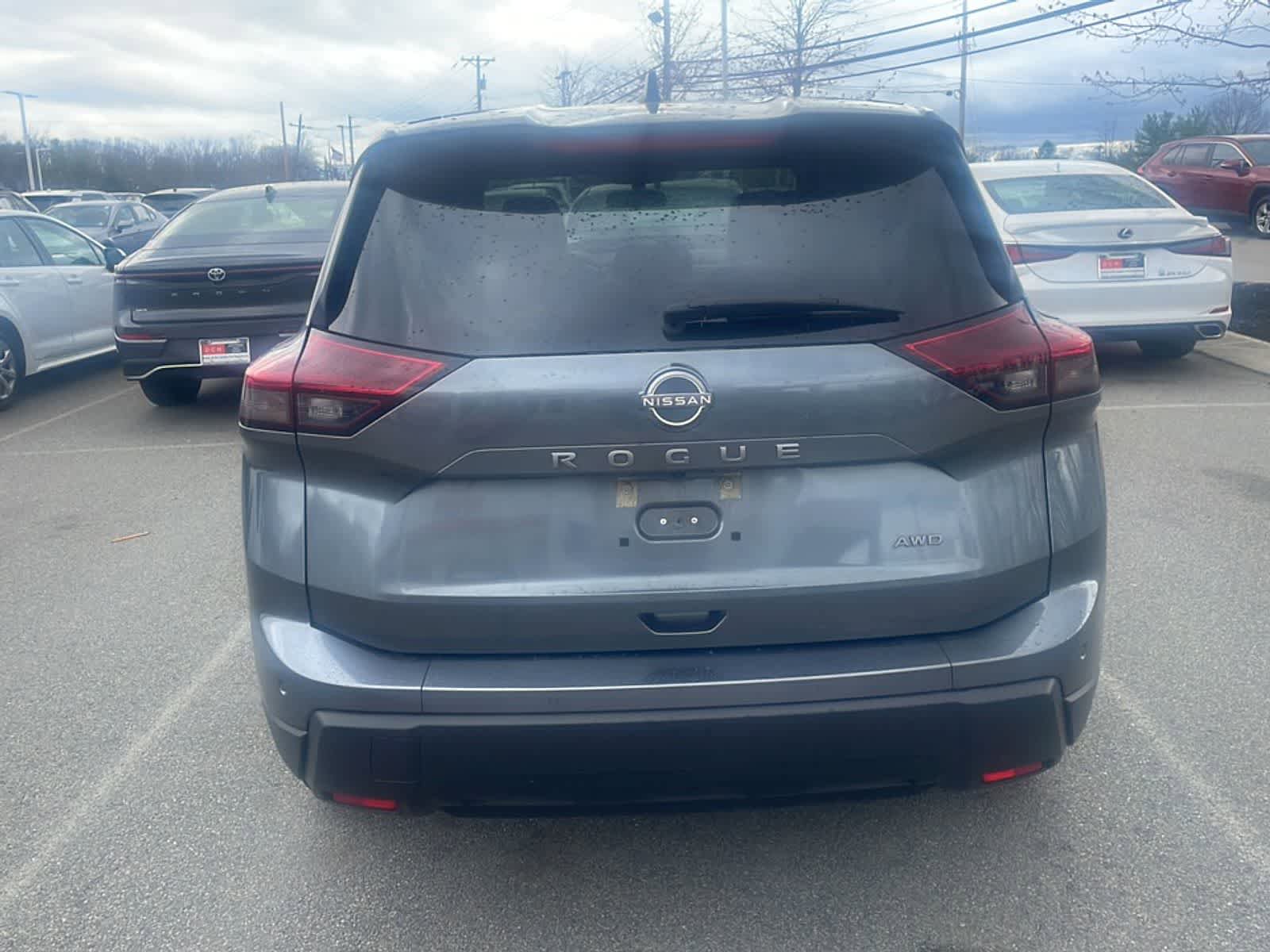 Used 2024 Nissan Rogue S AWD/4WD image 6