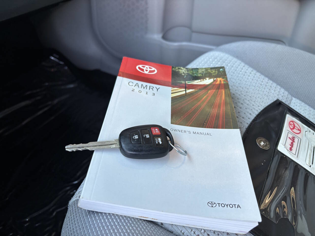 Used 2013 Toyota Camry LE image 37