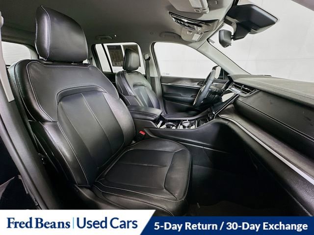 Used 2023 Jeep Grand Cherokee Limited AWD/4WD image 30