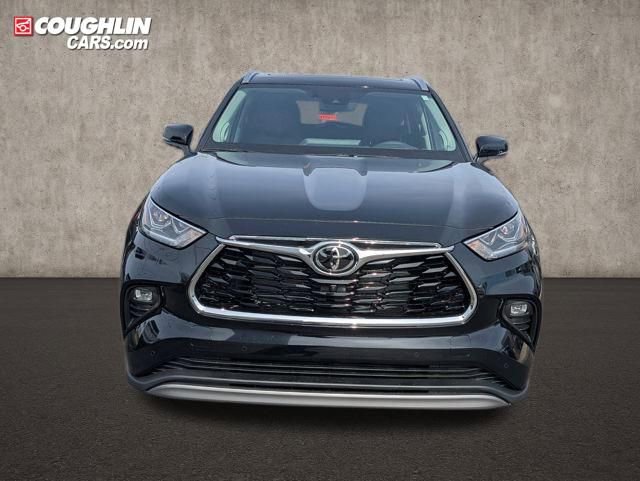 New 2026 Toyota Highlander Platinum image 2