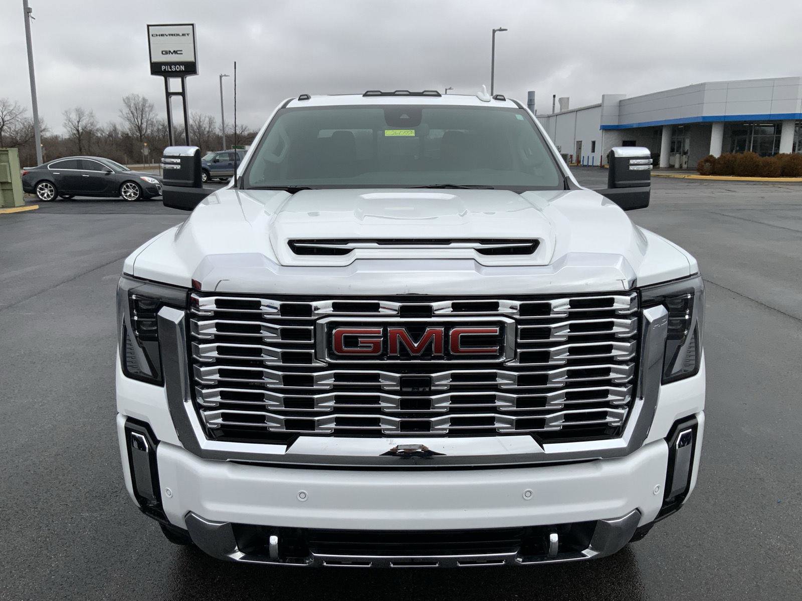 Used 2025 GMC Sierra 2500 Denali image 3