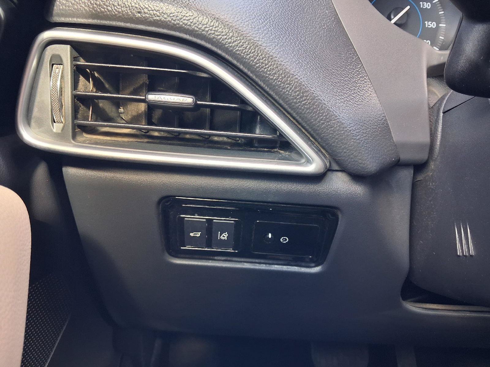 Used 2018 Jaguar F-PACE Premium AWD/4WD image 41
