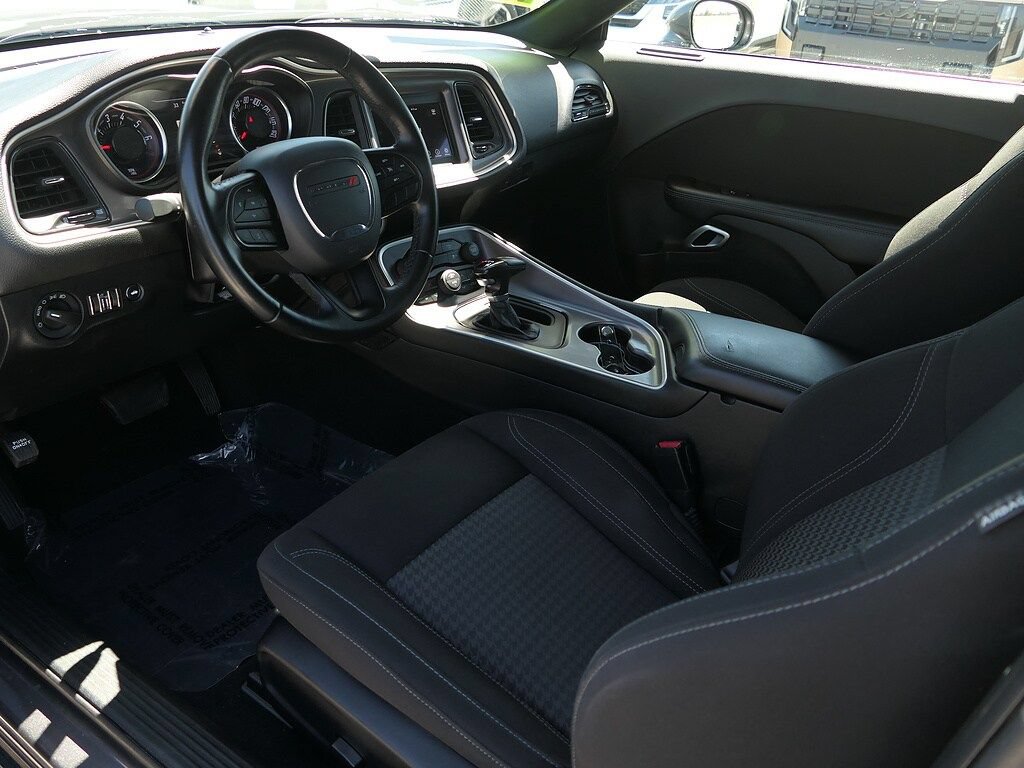 Used 2022 Dodge Challenger SXT RWD image 11