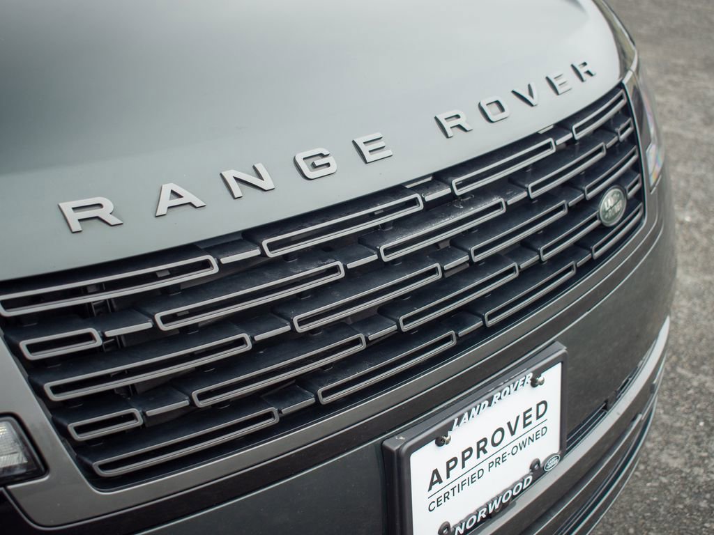 Used 2023 Land Rover Range Rover Long Wheelbase SE image 16