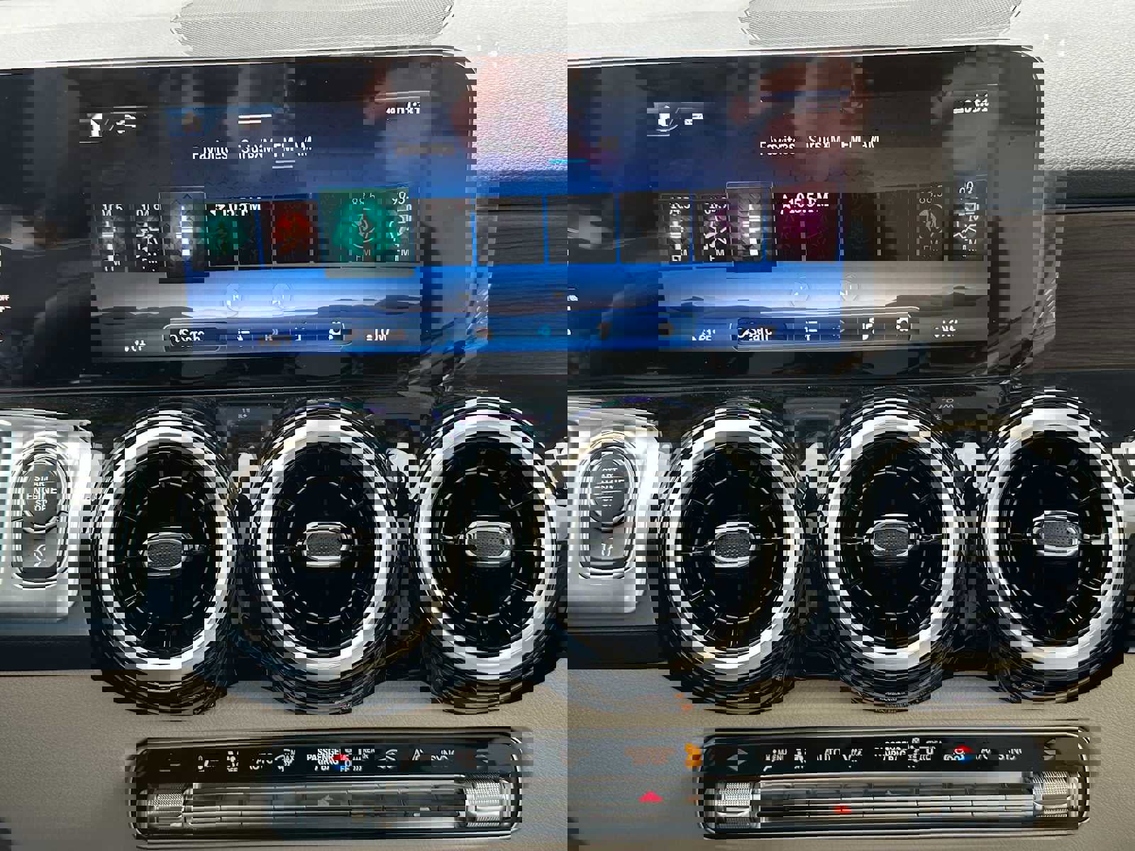 Used 2026 Mercedes-Benz GLB 250 4MATIC image 25