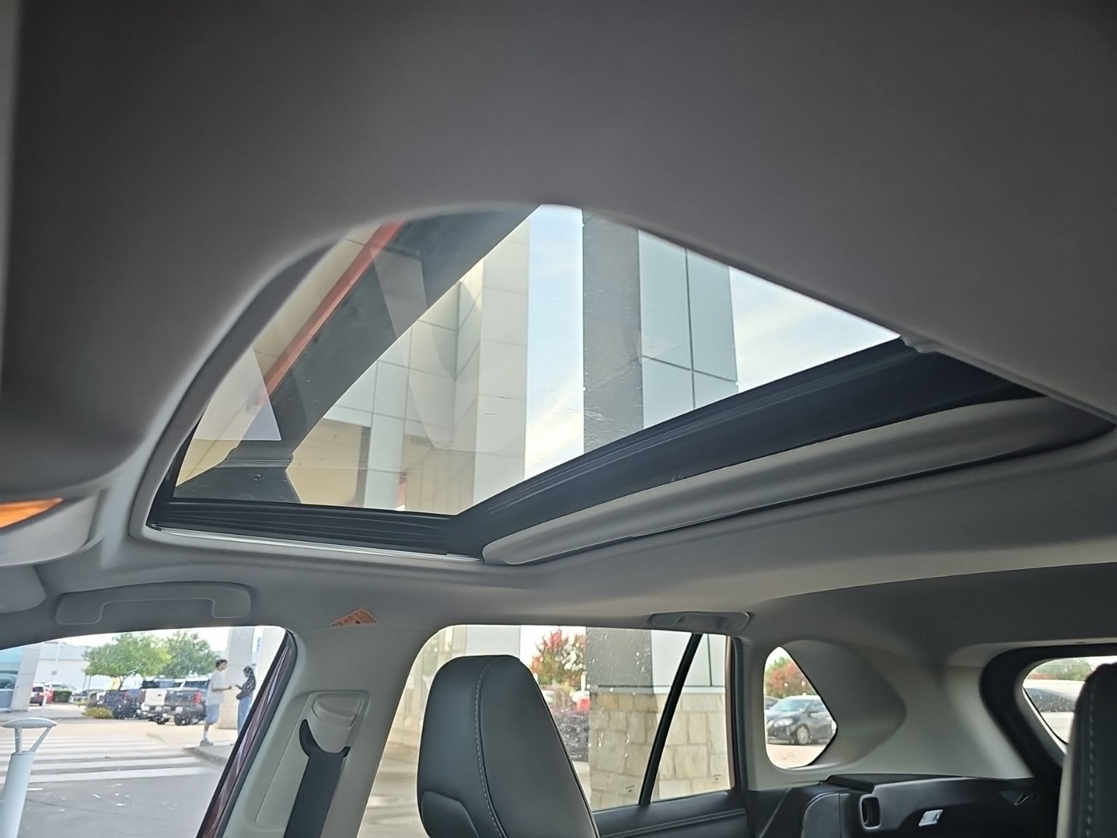 Used 2019 Toyota RAV4 Limited FWD image 10