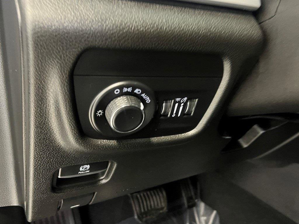Used 2023 Jeep Grand Cherokee Altitude image 31