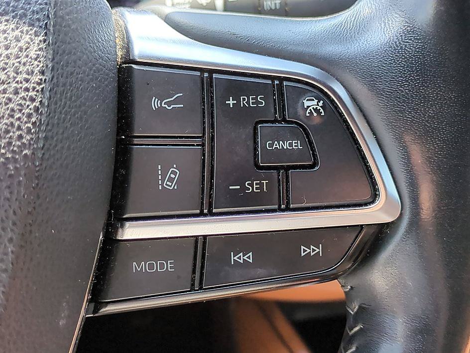 Used 2021 Toyota Highlander Platinum FWD image 18