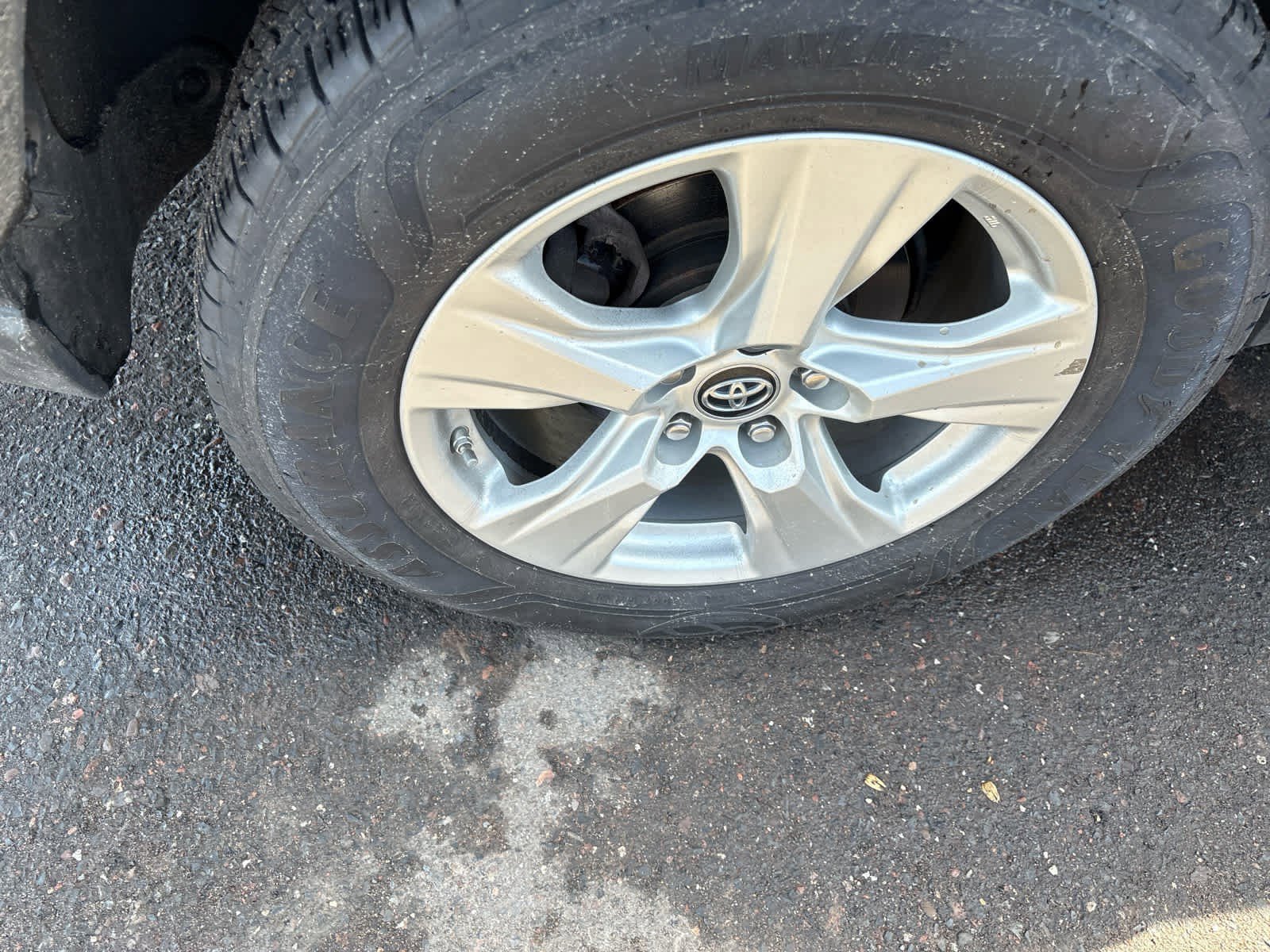 Used 2021 Toyota RAV4 LE image 4