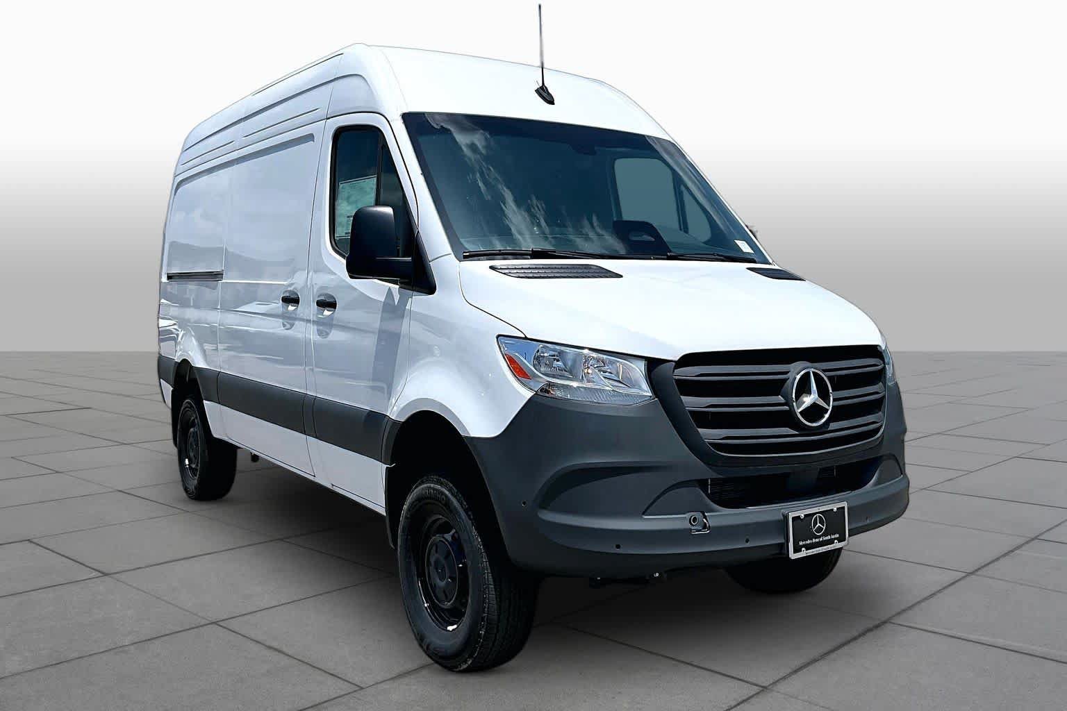 Used 2025 Mercedes-Benz Sprinter 2500 image 3