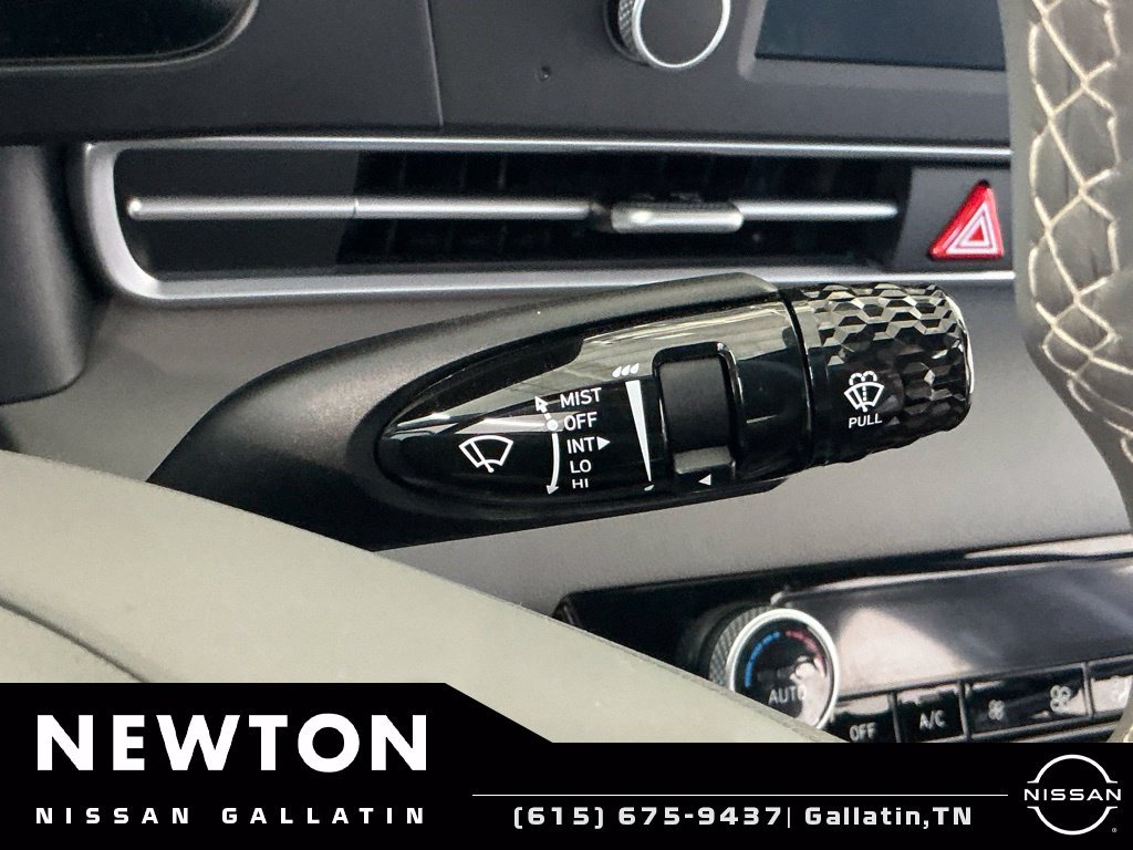 Used 2025 Hyundai Elantra Sport FWD image 28