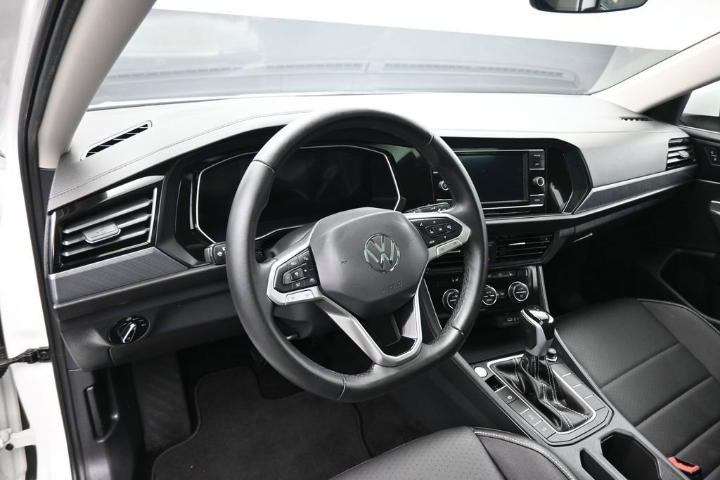 Used 2024 Volkswagen Jetta SE FWD image 14