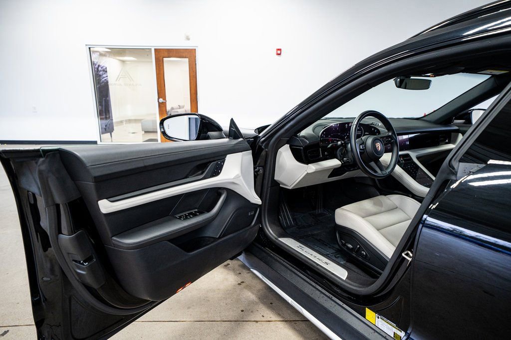 Used 2024 Porsche Taycan 4S w/ Premium Package image 31