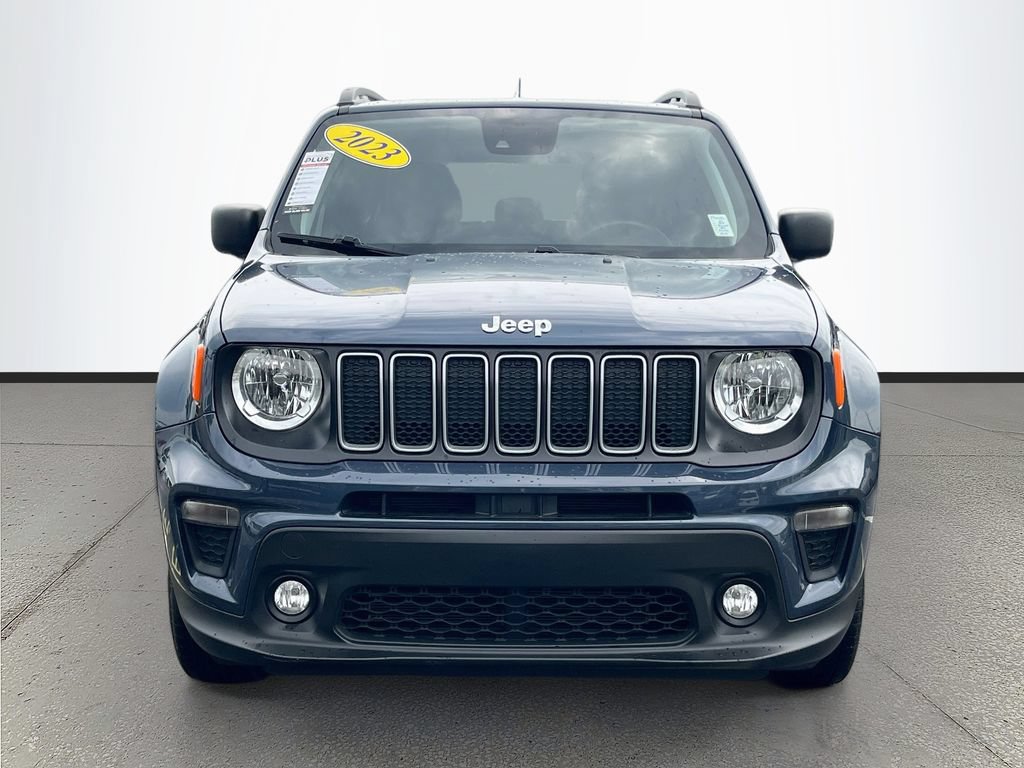 Used 2023 Jeep Renegade Latitude w/ Premium Group AWD/4WD image 2