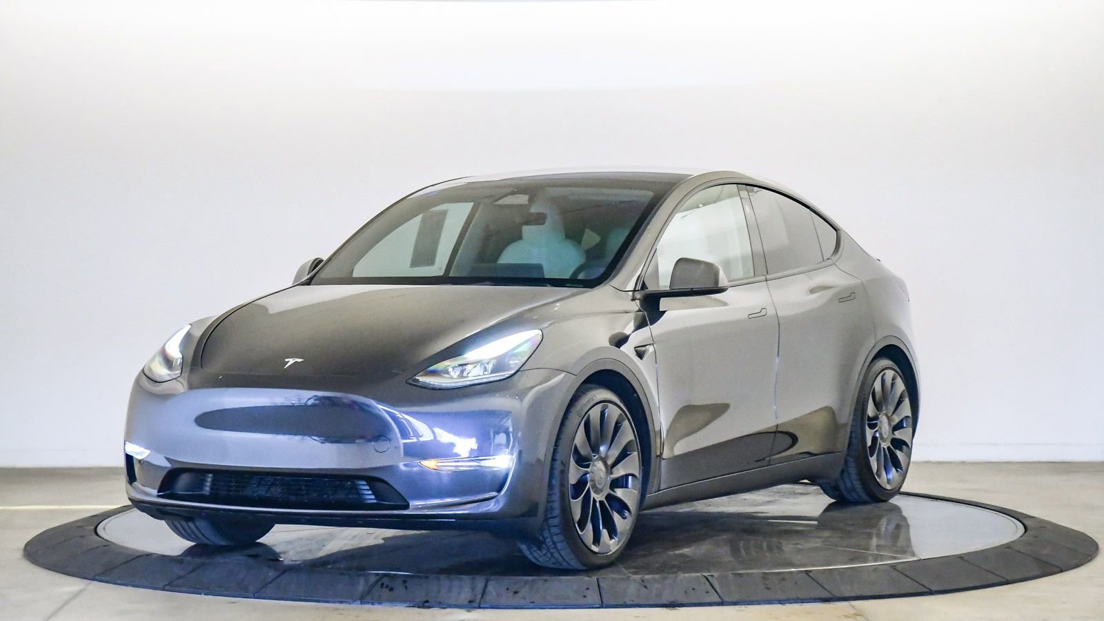 Used 2024 Tesla Model Y Performance AWD/4WD image 1