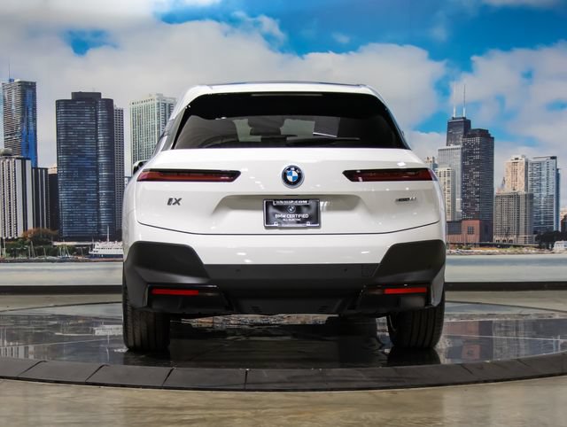 Used 2024 BMW iX xDrive50 w/ Premium Package AWD/4WD image 9