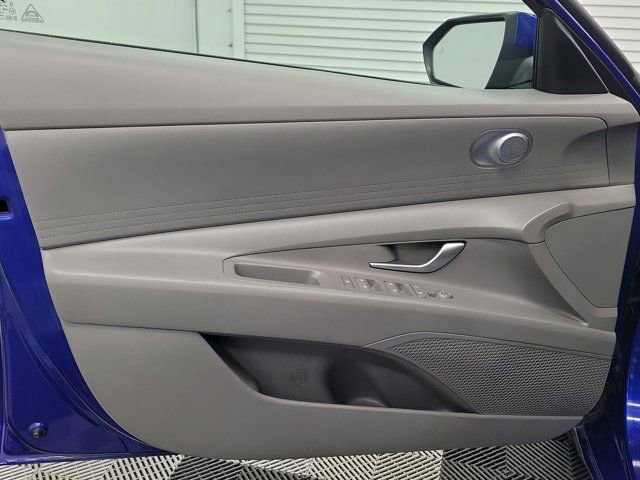 Used 2022 Hyundai Elantra SEL FWD image 18