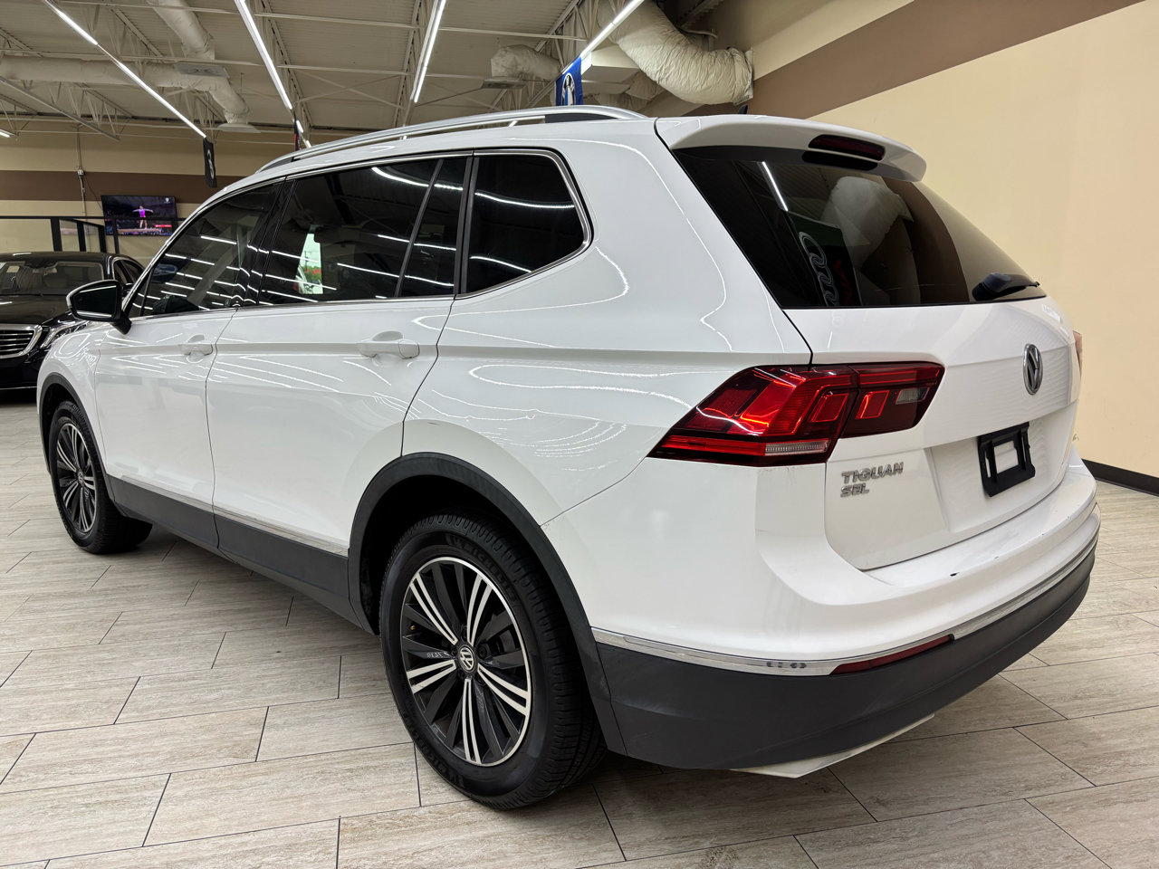 Used 2018 Volkswagen Tiguan SEL image 5