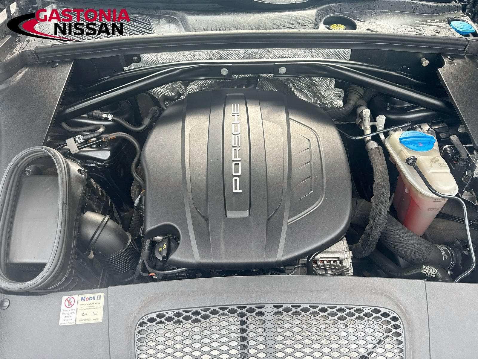 Used 2017 Porsche Macan AWD/4WD image 40