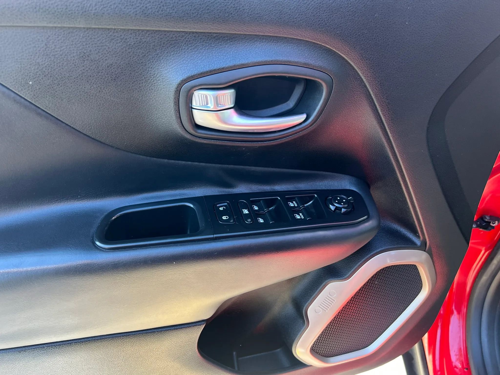 Used 2016 Jeep Renegade Limited AWD/4WD image 13
