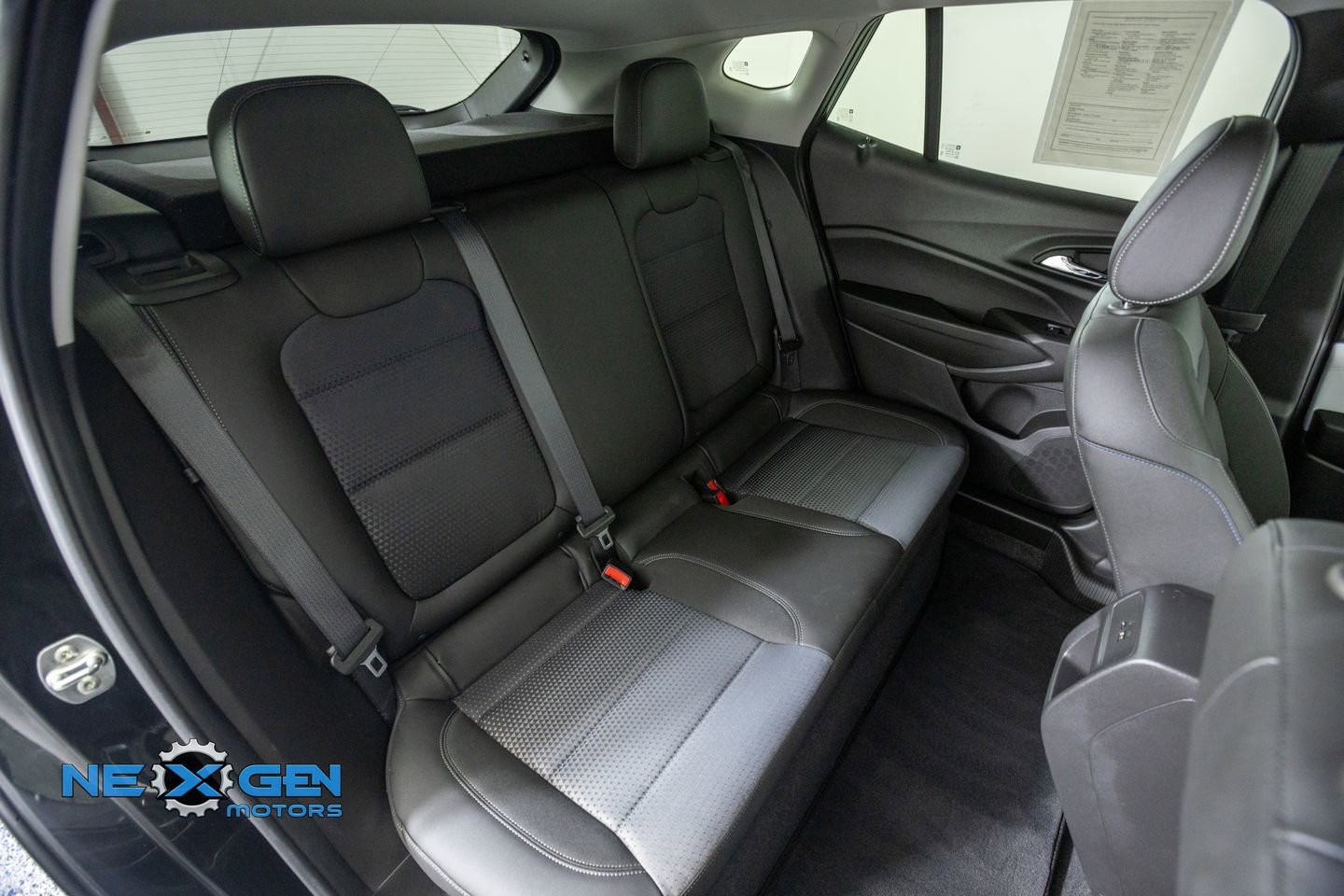 Used 2025 Chevrolet Trax LT w/ Driver Confidence Package FWD image 38