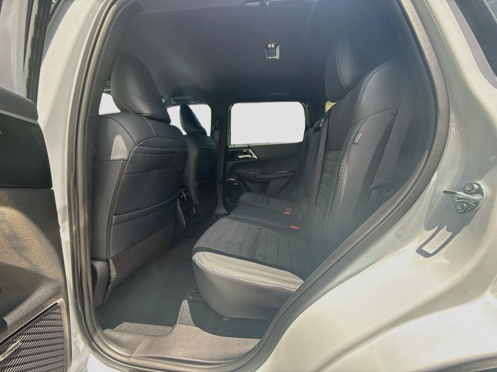 New 2026 Mitsubishi Outlander LE FWD image 25