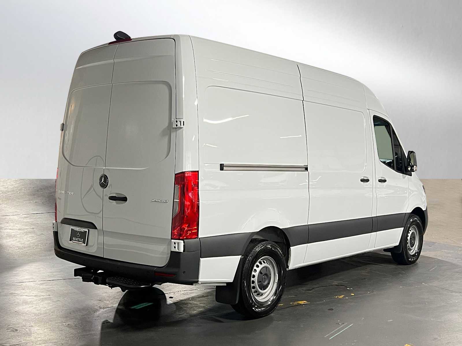 Used 2025 Mercedes-Benz Sprinter 2500 image 3